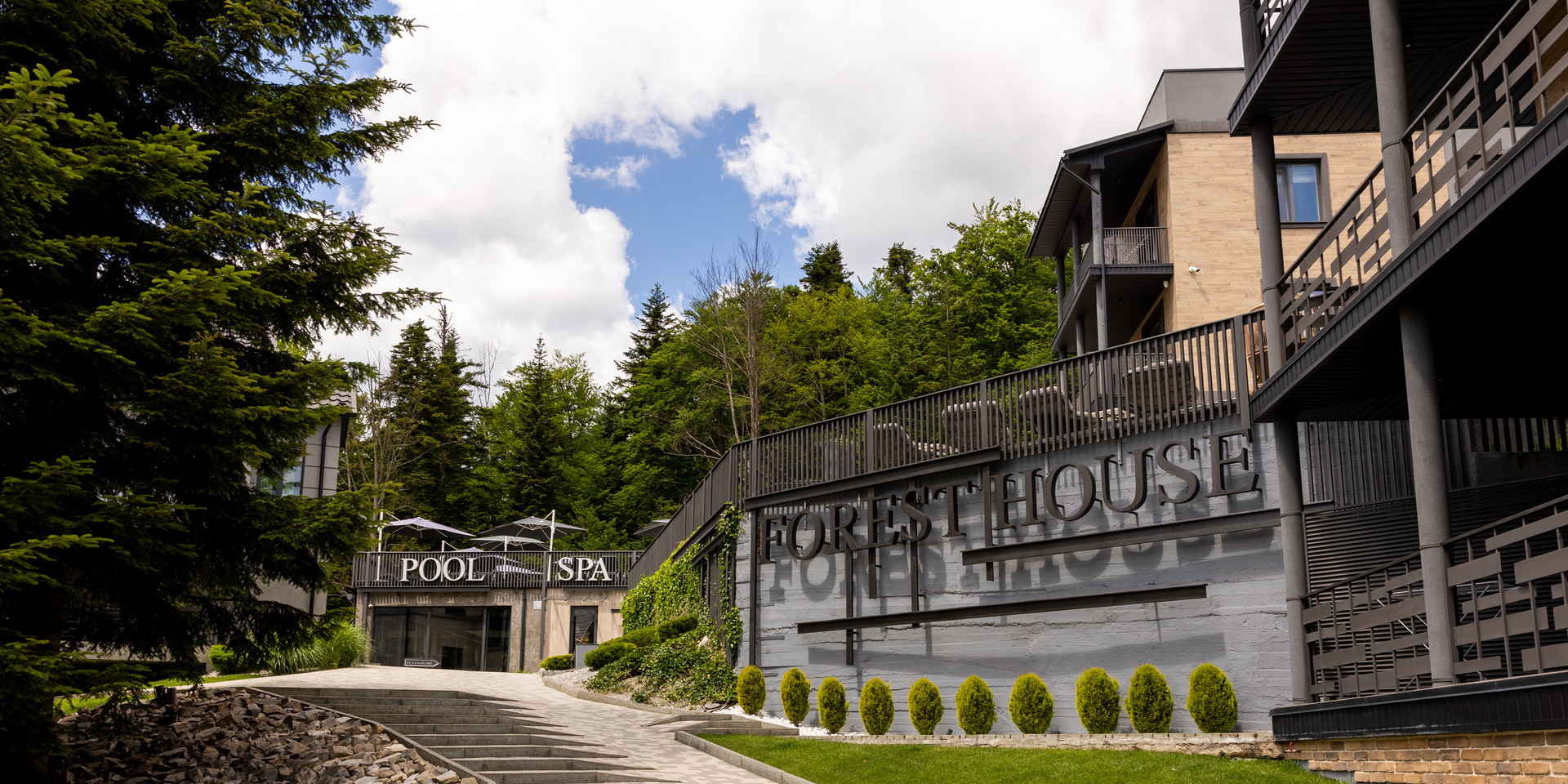 Готельний комплекс Forest House